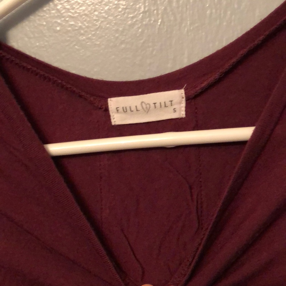 Form-fitting Maroon tee! - Picture 2 of 3